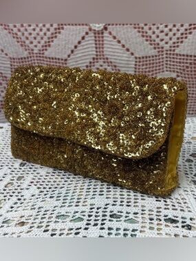 Vintage Beaded Sequin Clutch – Gold | Hong Kong
